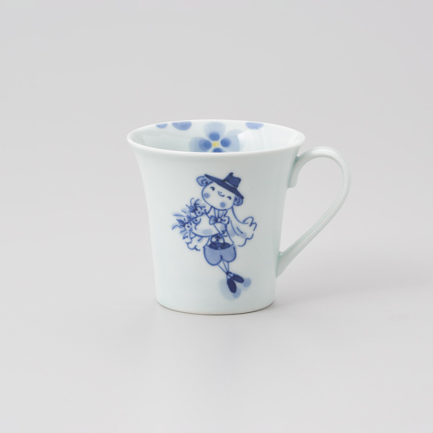 
            有田焼 青花 夢みる異人 花束 マグカップ 小島芳栄堂 A22-35 
          