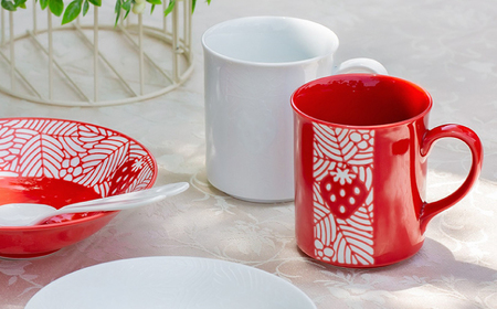 【波佐見焼】苺ミルク マグカップ 〈白〉 2点セット【西海陶器】[OA474]