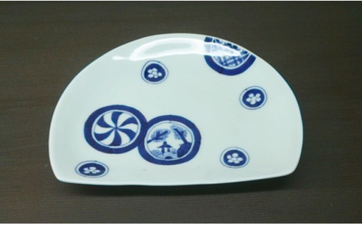 
                  有田焼 丸地紋半月皿 青雅堂 皿 食器 A22-78
                