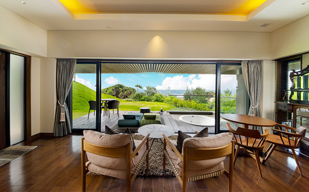 ふるさと納税宿泊ギフト券50.000円 【THE HIRAMATSU HOTELS & RESORTS 宜野座】 ひらまつ ホテルブランド 滞在型リゾート コバルトブルー 亜熱帯グリーン 朝日 自然 