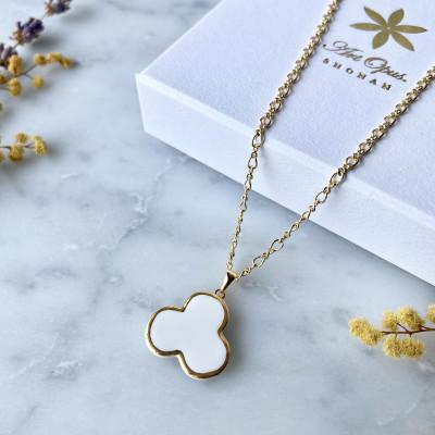 ふるさと納税 茅ヶ崎市 ArtOpus. ネックレスピアスセット ファミリア 白 湘南 茅ヶ崎市 陶磁器 アクセサリー |  | 01