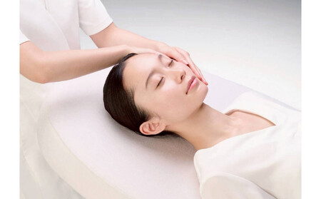 【美白＆保湿】　フェイシャルエステ　足湯付　（３０分）