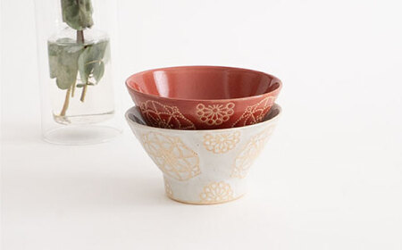 【波佐見焼】ステッチ くらわんか碗（ホワイト・レッド）2点セット 食器  皿 茶碗 ペア【藍染窯】[JC114] 波佐見焼