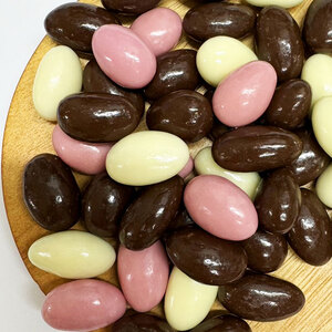 ミックス アーモンドチョコ 1.05kg 350gx3袋 4月～10月発送 チョコレート チョコ スイーツ お菓子 おかし  アーモンド  ミルクチョコ  ホワイトチョコ  苺チョコ  ギフト プレゼ