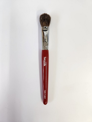 
            熊野化粧筆 アイシャドウブラシ CQ12 毛丈：ロング【メイクブラシ 化粧筆 アイシャドウブラシ アイシャドウ アイライン 涙袋 アイメイク 目元 グラデーションメイク 熊野筆 伝統工芸 職人技 高級筆】
          