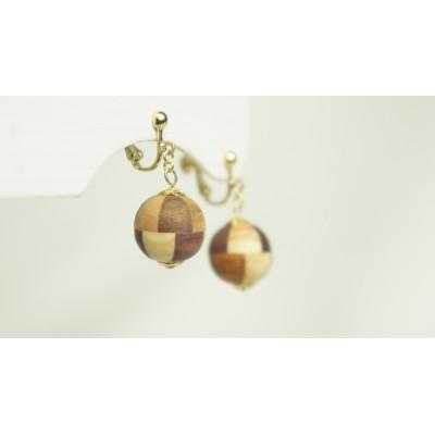 ふるさと納税 日南町 寄木の鞠イヤリング |  | 02