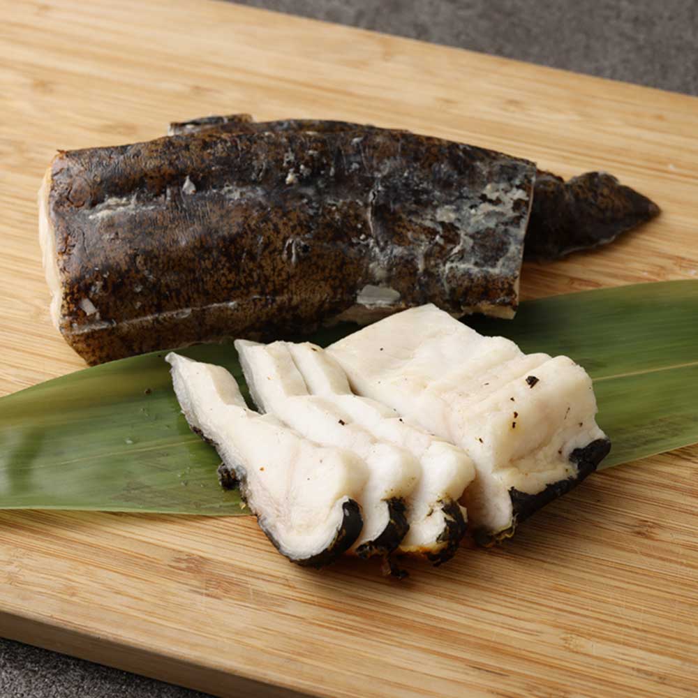 土佐のウツボのたたき１節300g～400g（冷凍）漁師町伝統タレ・にんにく・ネギ付 うつぼ 刺身 さしみ 淡白 白身 高知 タタキ つまみ 酒の肴 グルメ 珍味 コラーゲン【R00399】