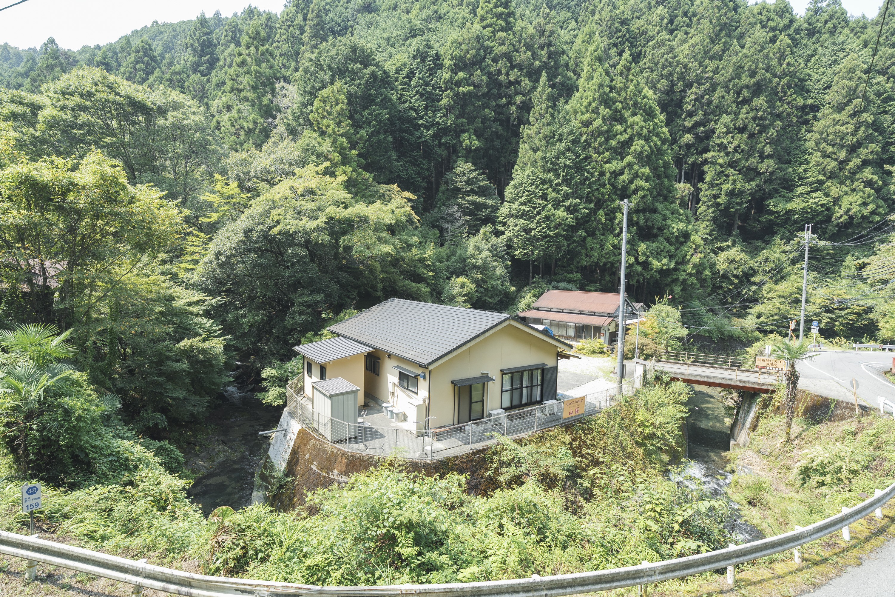 
                  80.移住促進ゲストハウス「山桜」大人２名宿泊クーポン
                