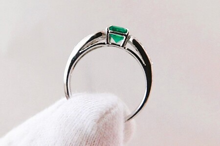 【ふるなび限定】【一点もの】Pt900　エメラルド（0.64ct）ダイヤモンドリング　K63　K06126-H　FN-Limited-SP