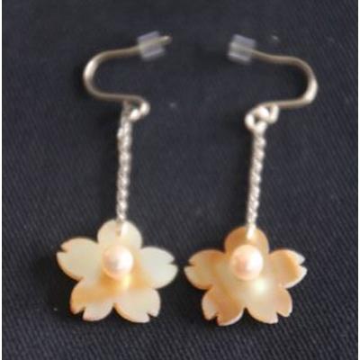 ふるさと納税 志摩市 貝と真珠　ピアス【桜:マベ】 |  | 01