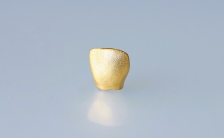 金乳歯（前歯）抜けた乳歯から歯科技工士が作る純金製オブジェ 専用乳歯ケース付き 子 孫へのプレゼント ギフト 出産祝い 乳歯ケース 歯科 予防歯科 ジュエリー 純金 木箱 ウォールナット