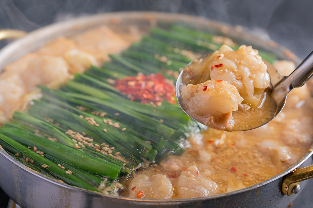 「おおやま」博多もつ鍋(みそ味/4人前) 吉富町/株式会社吉浦コーポレーション [BGAD018]