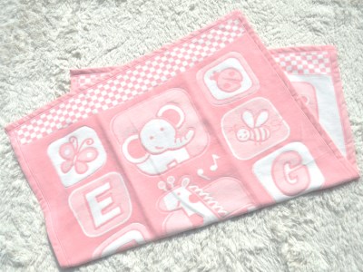 名入れ可 ベビー毛布 (キリン柄) ピンク 85×115cm 毛布の町(泉大津市産) [3378]