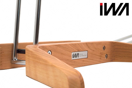 老舗家具メーカー「カリモク家具」と共同開発した高級天然木材のロードバイクスタンド「iWA1匠」本桜【0206】