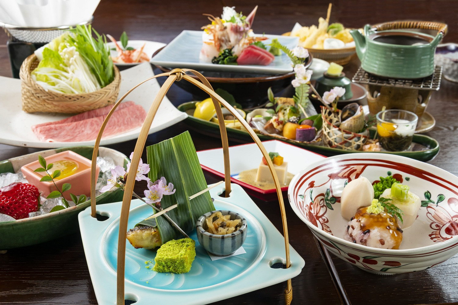 山陰最古の湯 岩井屋 季節の会席（ご夕食）と日帰り入湯券（１名様）｜鳥取 岩美 旅行 温泉 岩井温泉【61007】