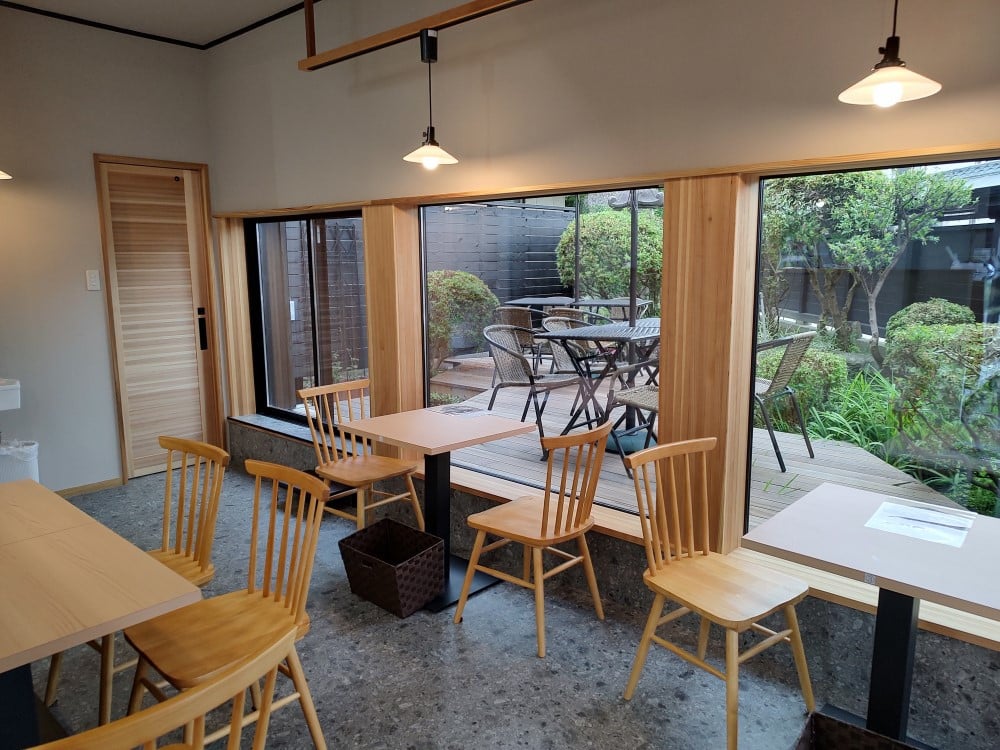 店内を改装し、イートインスペースもできました。
