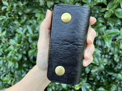 鹿革＆猪革のキーケース（三つ折り式）【黒】レザー 鍵ケース 革小物 【R00670】
