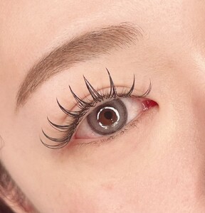 ボリュームラッシュつけ放題【マツエク施術】仕上がり満足。リピート率の高い本格サロン。(マツエク　まつ毛　美容　最先端　メイク　体験　眉毛　サロン　アイメイク　大阪府　松原市　チケット　1位　三ツ星)