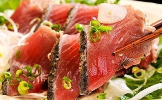 黄金藁焼き一本釣り鰹タタキ 1kgと藻塩(5パック)のセット【1か月以内に発送】【nks102C】