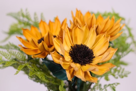 Eterna -Leather Himawari- カラー 赤 ／ 国産 革 レザー ひまわり 造花 アートフラワー 小物 インテリア 記念日 プレゼント 奈良県 葛城市【area002-red】