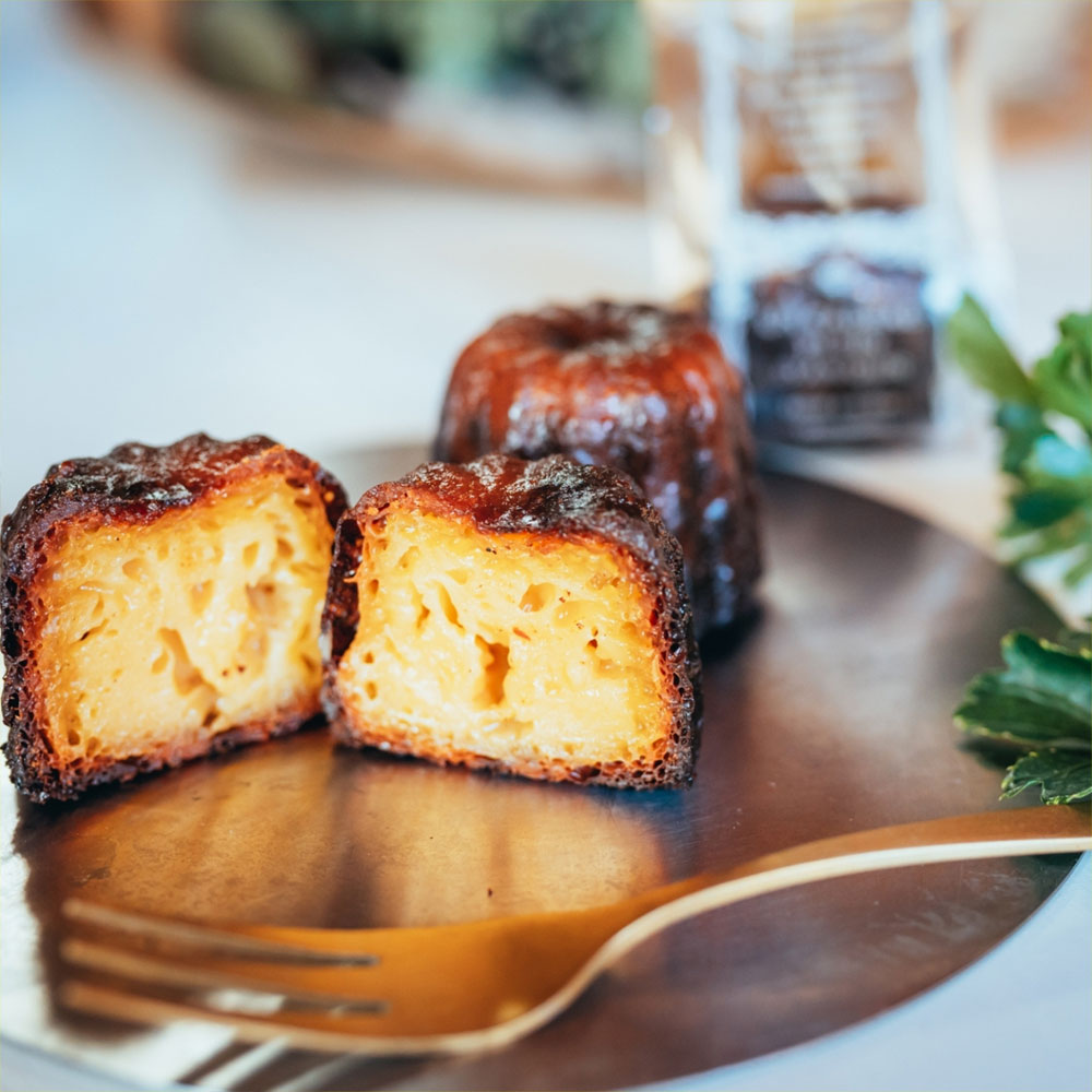 【ふるさと納税】foafoaの米粉カヌレ 5個 国産米粉 小麦粉不使用 さくら卵 素焚糖 豆乳 カヌレ スイーツ お菓子 洋菓子 焼き菓子 デザート おやつ 冷凍 国産 静岡県 菊川市 送料無料