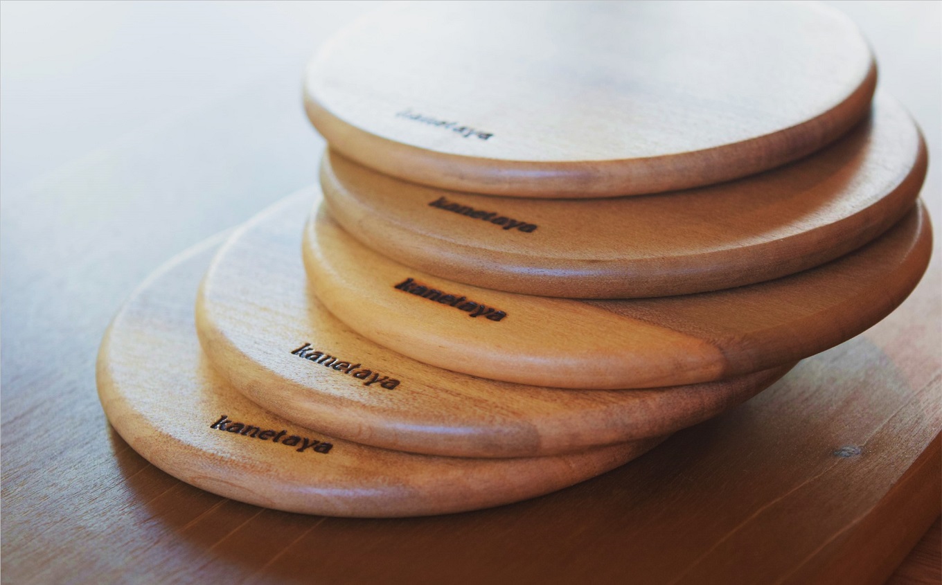 米山山麓の天然無垢材 カッティングボード（A）1枚＆コースター5枚セット