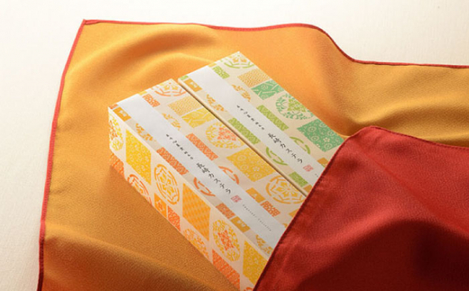 〈スピード発送〉風呂敷包み ギフト カステラ 2本 詰合せ (幸せの黄色いカステラ・抹茶) 水引飾り付き 詰め合わせ 0.6号  / かすてら 卵 人気 長崎 おやつ / 大村市 / 心泉堂[ACYU