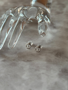 Pt900 ドクロモチーフピアス（PE8098）