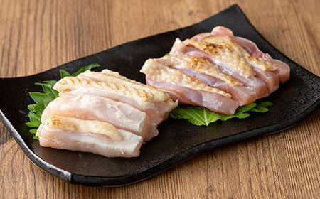 【3か月定期便】鹿児島県産！地鶏 鳥刺し とりさし プレーン 1.5kg(100g×5袋×3回) と 特製 さしみ 醤油 1本(110ml×3回) 【E-168H】