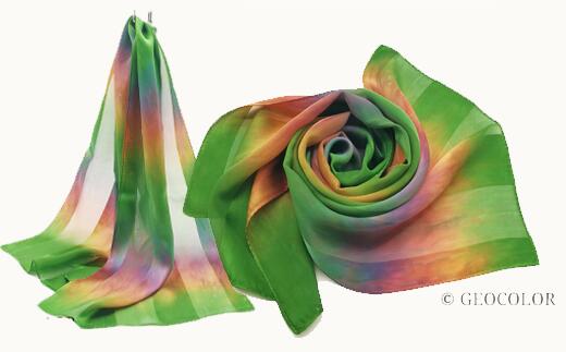 【ふるさと納税】 染物 スカーフ 八幡平GEOCOLOR シルク ミニスカーフ 100S グリーン系 ／ 地熱染め 染め物 染色 手絞り 手染め シルク100％ シルクスカーフ ファッション 緑系 小物 雑貨 おしゃれ きれいめ 首 首元 春夏秋冬 ジオカラー おすすめ 岩手県 八幡平市 送料無料