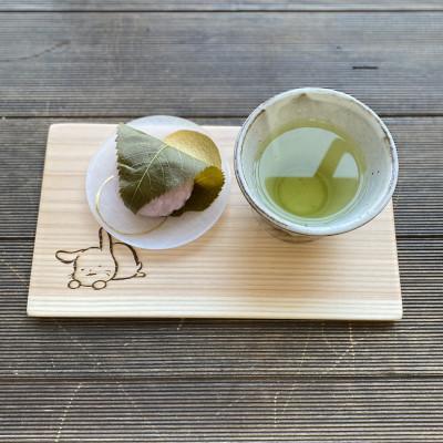 ふるさと納税 藤枝市 杉材・トレイ皿 うさぎ『ひといき』クリア色 お盆 |  | 02