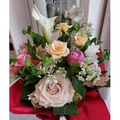 ふるさと納税 小田原市 神奈川県小田原市　季節のお花で幸せを届けます「季節の生花アレンジ」Mサイズ