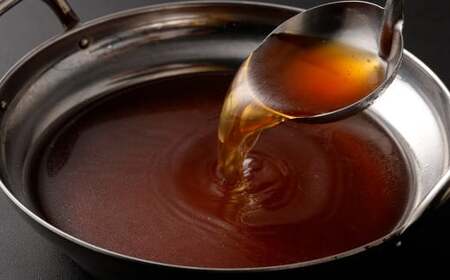 【2026年1月発送】 国産 黒毛和牛 もつ鍋 4人前 冷凍ちゃんぽん・濃縮スープ付＋ハーブ育ち チキン使用！水炊き 4人前 合計8人前