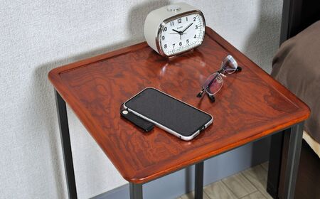 〈創業明治2 年、田中家具謹製〉けやきのサイドテーブル 2 段 #1【田中家具】