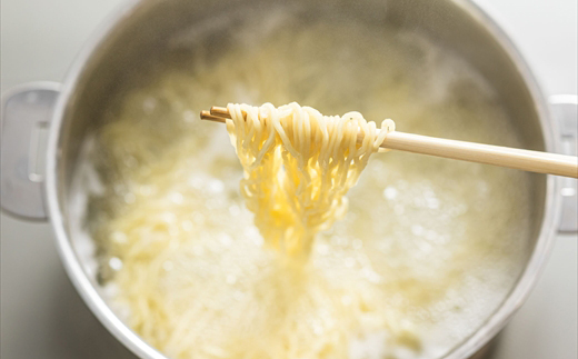 釧路町発 〆まで美味しい細ちぢれ麺（細ちぢれラーメン 220g）×6袋（18食分） | 北海道で人気 釧路ラーメン 細麺 鍋の締め ラーメン 生麺 おすすめ 鍋のシメ 鍋の〆に 食べるラーメン 冷蔵 