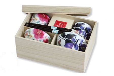 【美濃焼】「＆藍」 夫婦茶碗『秋華』柄【箸に名入れ可】【エー・アイ】 食器 ご飯茶碗 湯呑み 花柄 ペア [TAG007]
