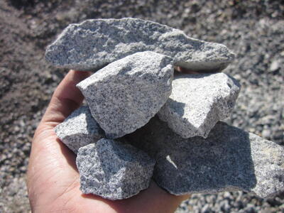 庵治玉石 3分 （9～13ｍｍ） 20kg 袋 庭石 砂利 石材 ガーデニング DIY 兵庫県 洲本市 淡路島