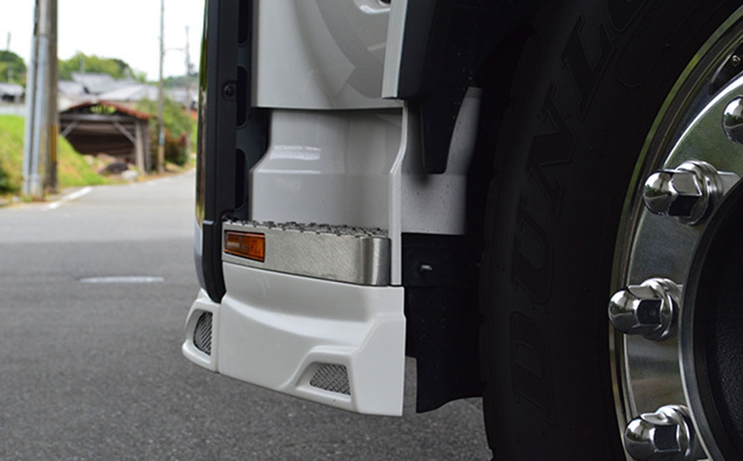 新型クオンUDクオン 大型フロントスポイラー タイプ4 3P大型低床トラクター用