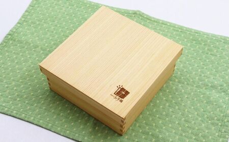 100年ヒノキ（西川材）のお弁当箱 キッチン雑貨 美しい木目 ヒノキの香り おせち ひな祭り お花見 ご馳走 サンドイッチ入れ HNNAZ004