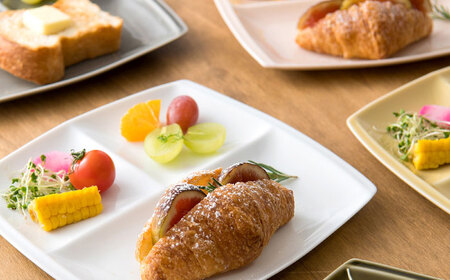 【美濃焼】 ランチプレート titto 角 白×ピンク 各1枚セット 瑞浪市 / JS企画 / 小田陶器 食器 スクエアプレート 仕切り皿 おしゃれ [AZAZ001]