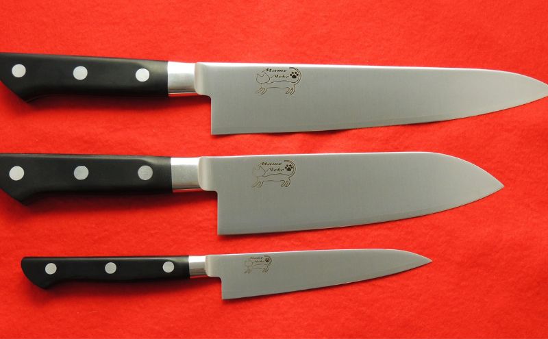 包丁 ふるさと納税専用「豆ねこ包丁」3本セット（牛刀、三徳、ペティ） セット ステンレス 牛刀 三徳 ペティ キッチン用品 日用品 耐久性 鳩山町 埼玉県