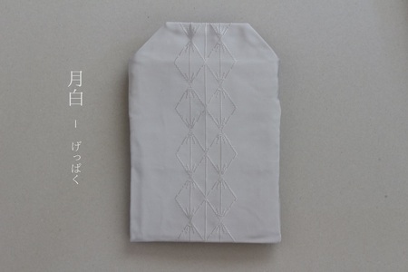 綴織のお守り型ポーチ　守り袋【色：月白】綴織 ポーチ 守り袋 工芸品 シルク 清原織物 手織り 工芸品 お守り型 AQ-0020_05