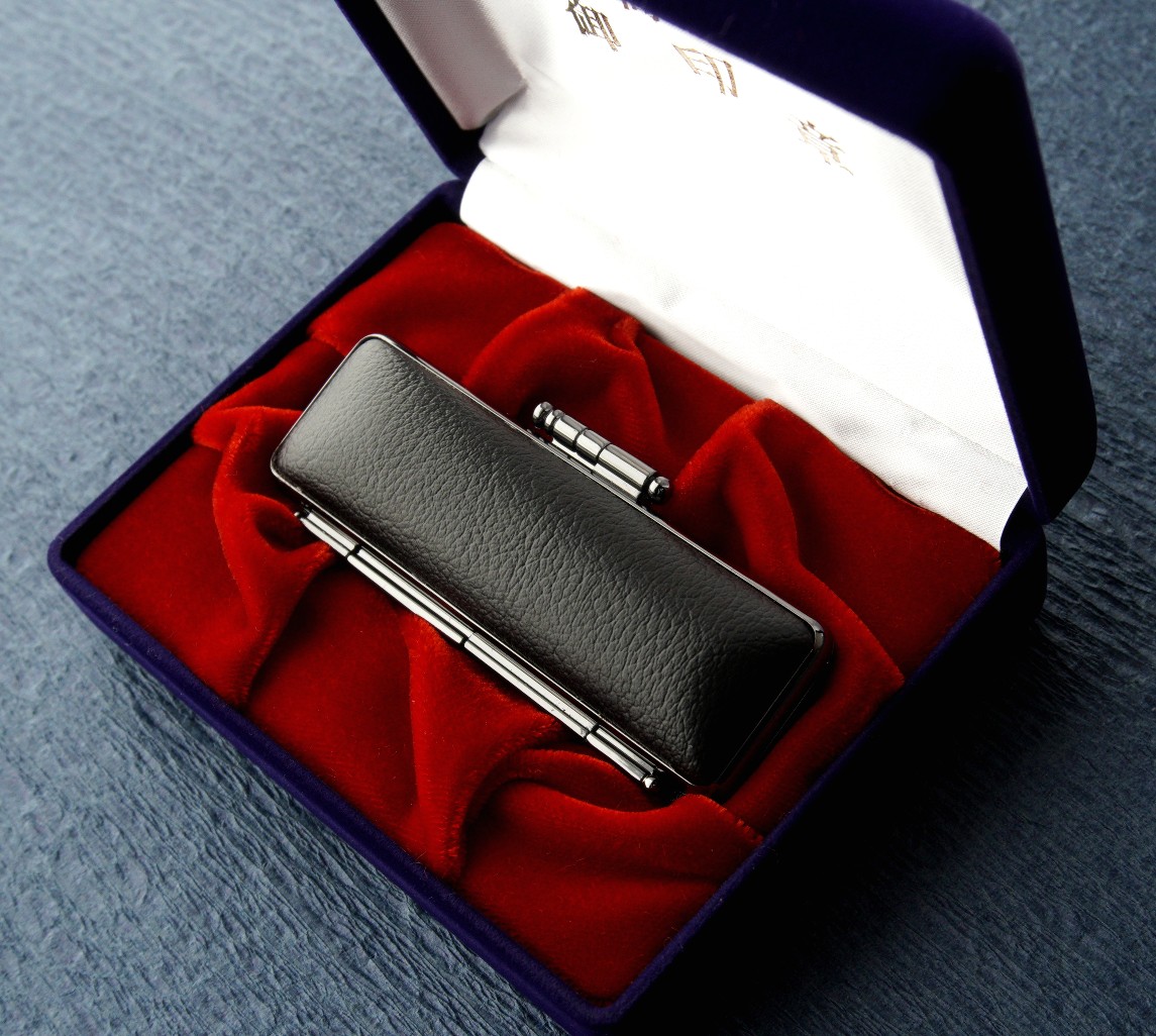 手彫り 印鑑 牛角 純白 実印 小 15mm 1本 ケース付き ： 印章 判子 ハンコ ケース付き 白 ホワイト 上品 シンプル ビジネス 個人 印鑑セット 京都 舞鶴 榮明印房