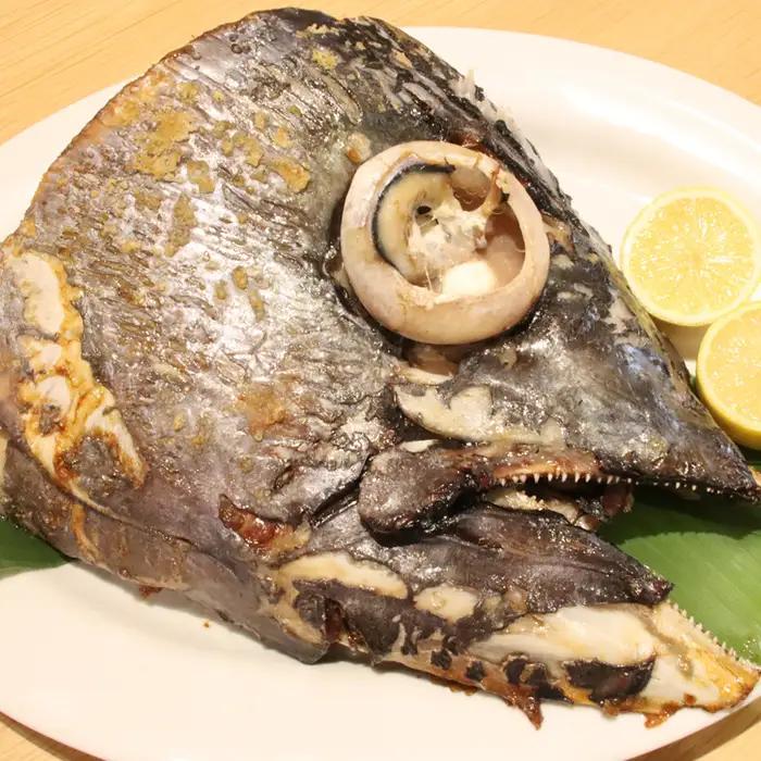 メバチマグロ兜 頭半割1個分（1kg） 1/4カット×2個 [0015-0069]