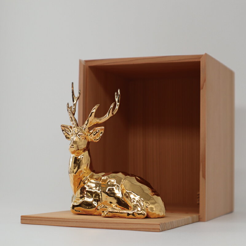 【ふるさと納税】幸運を運ぶ神鹿 (純金めっきしたレプリカ) 中 ※木箱 奈良市 有限会社 高山商会 奈良 一刀彫 純金 24k メッキレプリカ 置物 なら