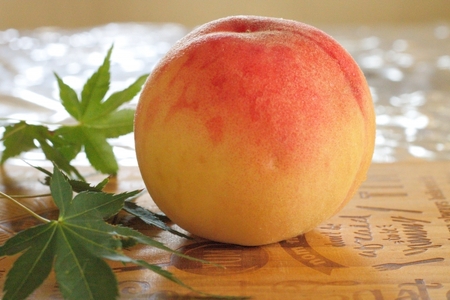 厳選 白桃 4kg / 桃 もも 甘い 高級 和歌山 ※7月上旬～8月中旬に順次発送 ※北海道・沖縄・離島への配送不可 【ikd501-p-4A】