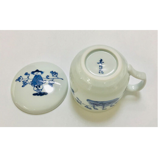 青花には珍しい蓋付きマグカップです。小島芳栄堂 A25-396_イメージ2