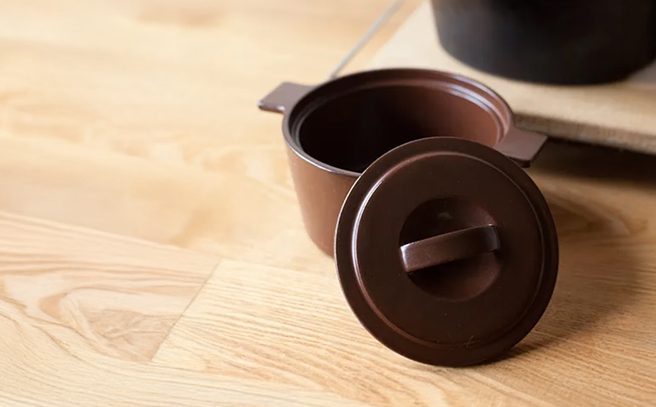 【萬古焼（ばんこやき）】円形デザインがスタイリッシュな一人用サイズの西洋土鍋 4th-market  コッタ ロンドキャセロール(S) 赤1個【鍋、土鍋、煮物、スープ、万能、おしゃれ、かわいい、結婚祝