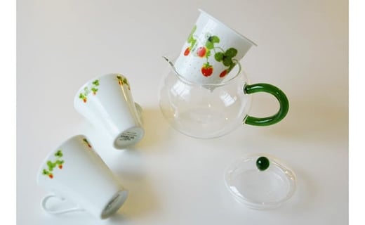 
            有田焼 おしゃれポット & 手付ミニカップ 2個【東洋セラミックスオリジナル】食器 ティーセット ティーポット カップ マグカップ いちご かわいい A22-1
          