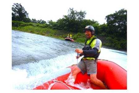 囲炉裏付き古民家に泊まり、ダッキーで川下り体験!(中学生以上向け)